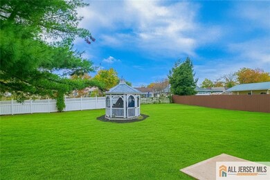 230 Oak Dr, Middlesex, NJ 08846 - photo 4