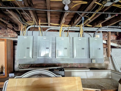 44 Walnut St, Claremont, NH 03743 - photo 3