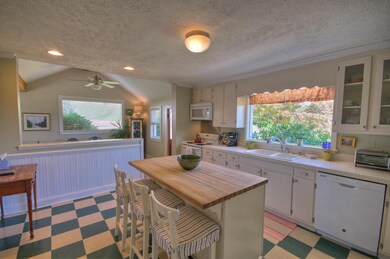 Kitchen & Dining Room