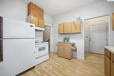 724 S 8th St, Sunnyside, WA 98944 - photo 5