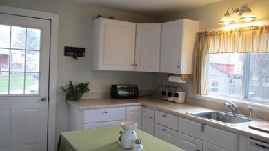 8 Railroad Ave, North Berwick, ME 03906 - photo 5