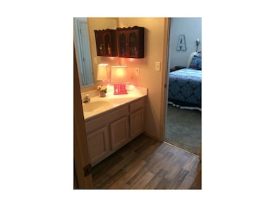 Hollywood Bath between bedrooms 2 and 3