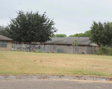 841 N 7 1 2 St, Alamo, TX 78516 - photo 2