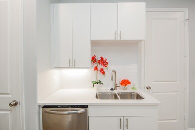 Large Kitchen with plenty of cabinet storage