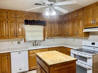 305 Maple St, Fredericksburg, TX 78624 - photo 3