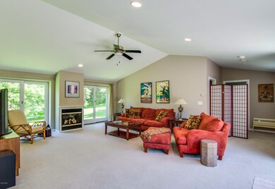 272 View Living 1