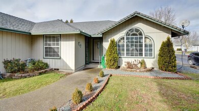 1029 Fairfield Ave, Central Point, OR 97502 - photo 2