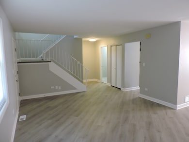 407 Beechwood Dr, Westmont, IL 60559 - photo 4