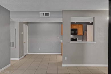 Dining area with plenty of space for entertaining!