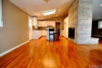 219 Wellesley Ln, Costa Mesa, CA 92626 - photo 6