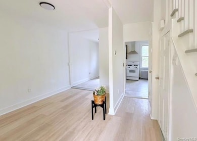 35 7th St, New Rochelle, NY 10801 - photo 2