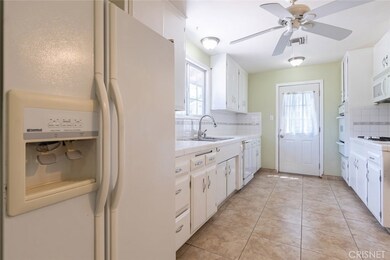 20808 Clark St, Woodland Hills, CA 91367 - photo 6