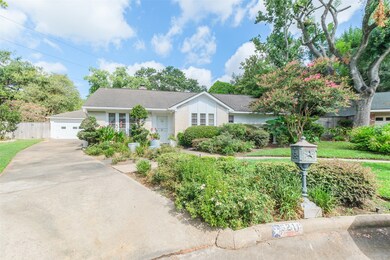 6210 Wagonwheel Cir, Houston, TX 77088 - photo 2