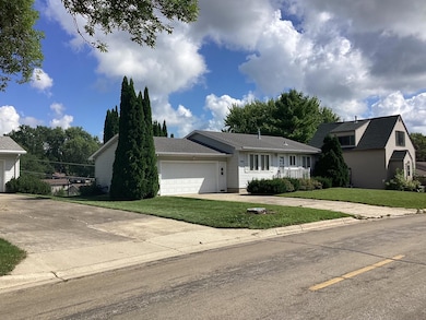 109 E Hawthorne St, Albert Lea, MN 56007 - photo 3