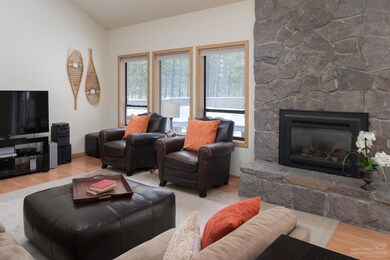 57683 Mckenzie Ln, Sunriver, OR 97707 - photo 2