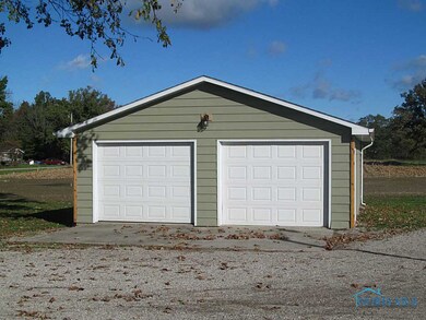 Detached Garage.