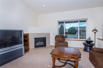 Gas fireplace to keep you cozy in the winter.