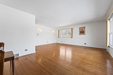 10113 W Palmer Ave, Melrose Park, IL 60164 - photo 7