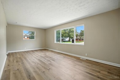 8729 Morningstar Ln, Cincinnati, OH 45231 - photo 4