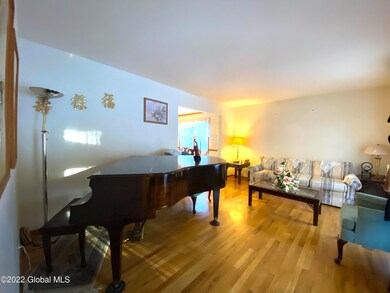 57 Chestnut Ln, Schenectady, NY 12309 - photo 3