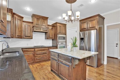 Kitchen island, SS appliances & large walk-in pant