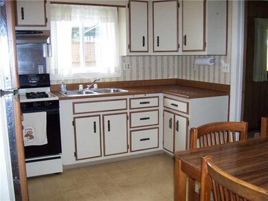 Exterior Front. Fully equipped eat in kitchen load
