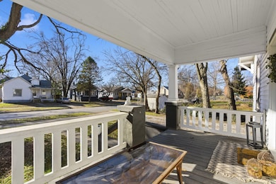 911 W Scott St, Springfield, MO 65802 - photo 2