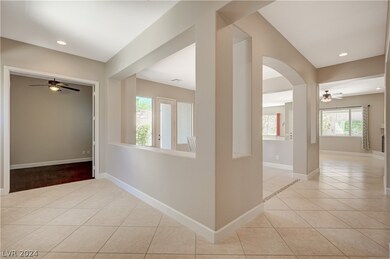 ENTERING THE HOME YOU NOTICE THE BEAUTIFUL OPEN SP