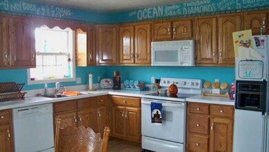 16x12 eat-in kitchen with plenty of cabinets for storage