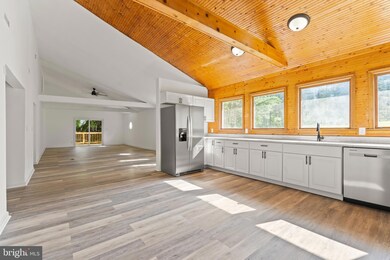 16 Apple Orchard Dr, Berkeley Springs, WV 25411 - photo 4