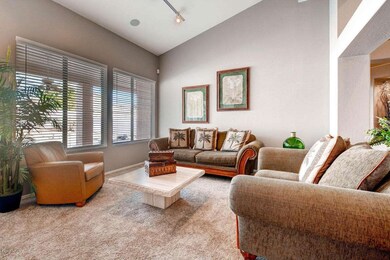 4714 E Robin Ln Phoenix AZ-large-003-Liv