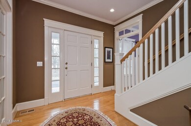 006-Foyer-1526594-mls.jpg