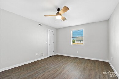 2437 W Magnolia