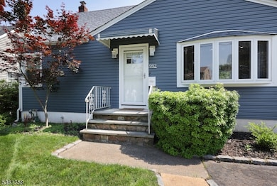 992 Milton Blvd, Rahway, NJ 07065 - photo 3