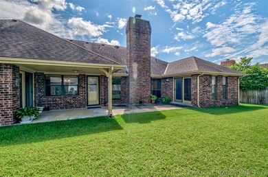 2704 Kensington Way, Bartlesville, OK 74006 - photo 2