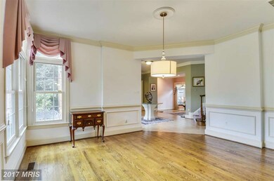 9013 Holly Leaf Ln, Bethesda, MD 20817 - photo 7