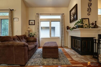 Living Room w/fireplade