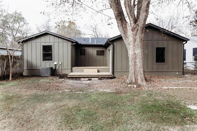 1204 Pecan St, Bonham, TX 75418 - photo 5