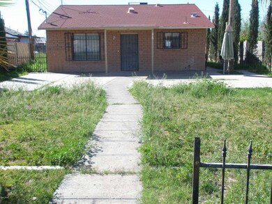 wide side walk and penty yard to play in
