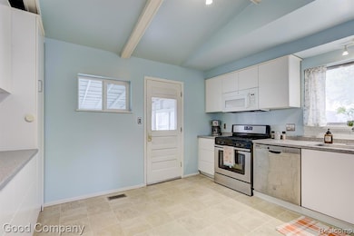 28720 Alden St, Madison Heights, MI 48071 - photo 5