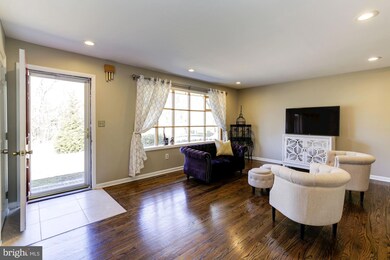 5706 Oakview Dr, Sykesville, MD 21784 - photo 3