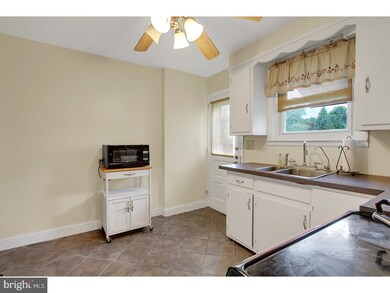 3206 Mckently St, Reading, PA 19605 - photo 6