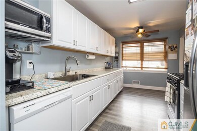 0-93A Beverly Hill Terrace unit 9301, Woodbridge Proper, NJ 07095 - photo 3