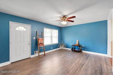 9210 Lantana Dr, Louisville, KY 40229 - photo 5