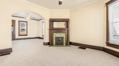 567 Maple Ave. Living Room