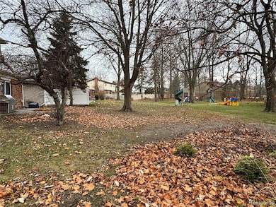 20490 Coachwood Rd, Riverview, MI 48193 - photo 6