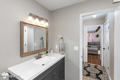 39- Half -Bathroom 3_IMG_1907_SSW (2)