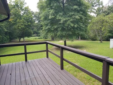 1092 Thief Hollow pic yard home back dec