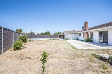 520 Theta Ln, Porterville, CA 93257 - photo 7