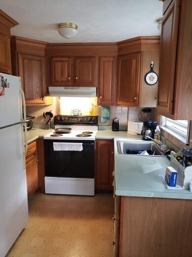 28 Orchardview St, West Springfield, MA 01089 - photo 5